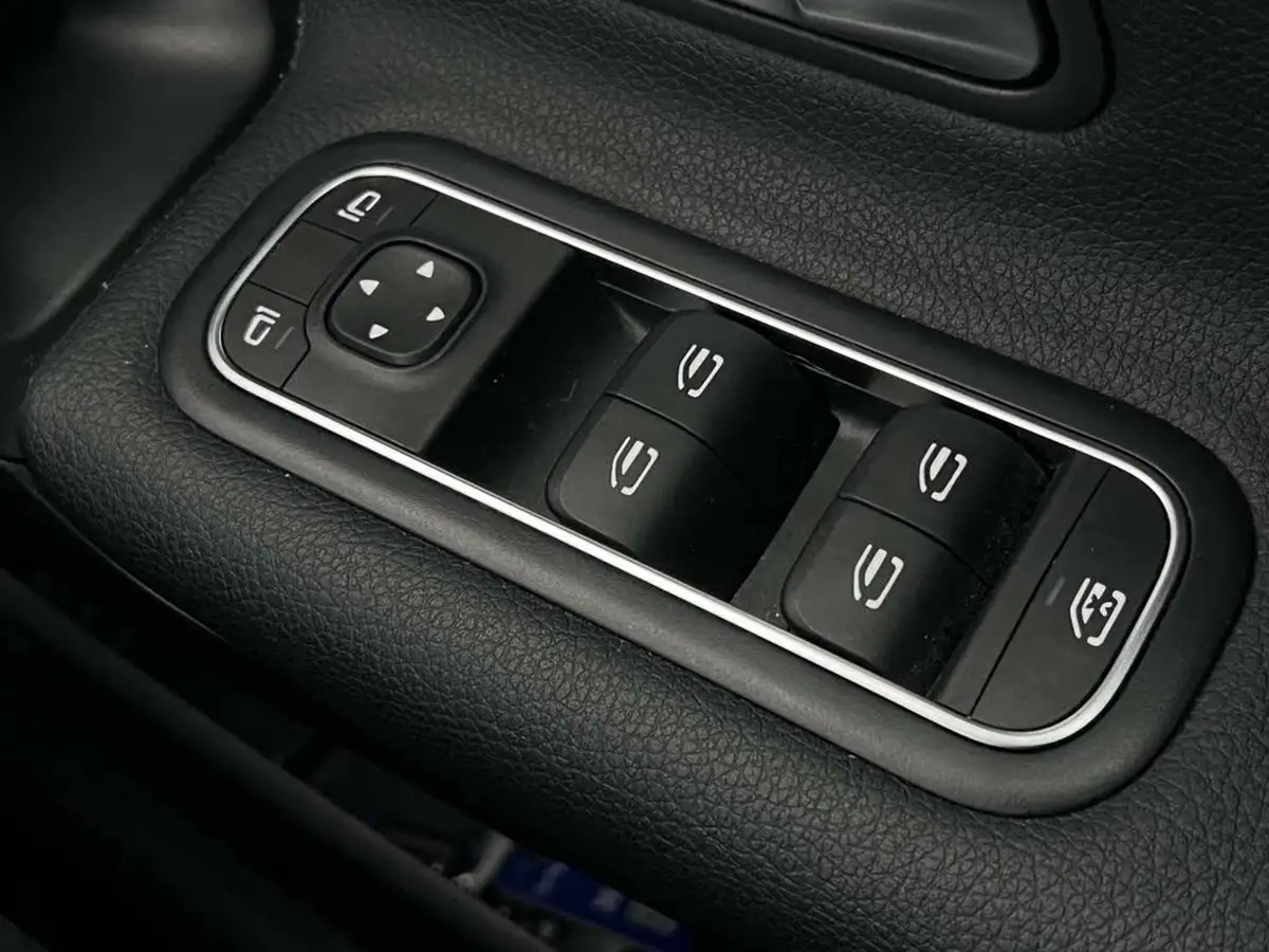 2021-mercedes-benz-a-class-13-a180-se-7g-dct-big-21