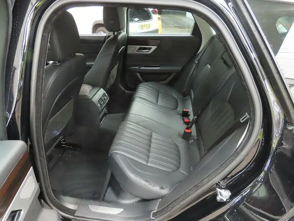 2019-jaguar-xf-20i-portfolio-249ps-ss-sportbrake-5d-big-6