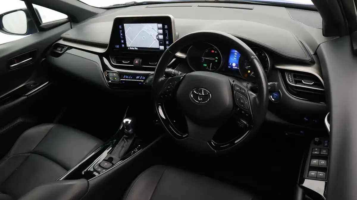 2018-toyota-c-hr-18-vvt-i-design-big-9
