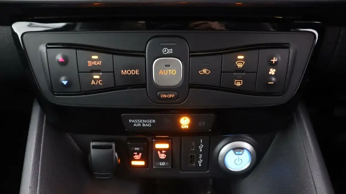 2022-nissan-leaf-e-tekna-39kwh-big-10