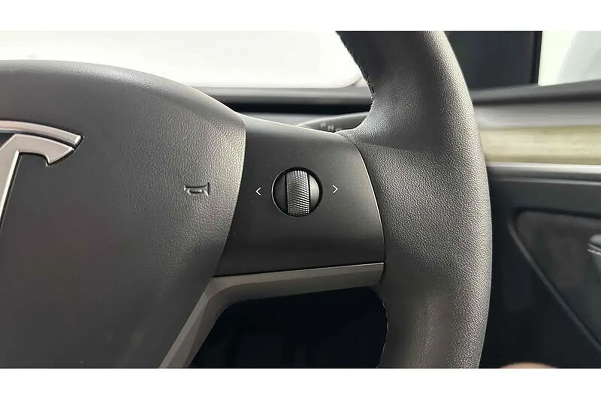 2023-tesla-model-y-e-rwd-big-36