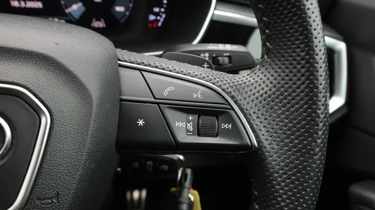 2019-audi-q3-20-40-tfsi-s-line-big-25