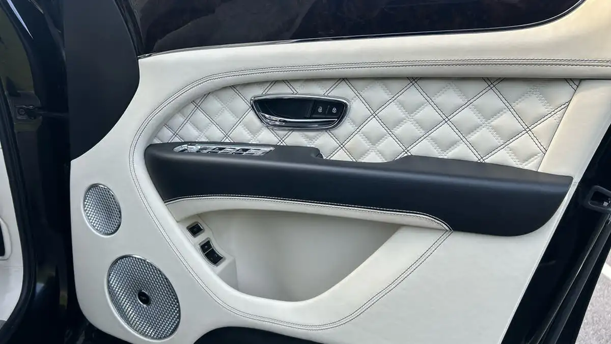 2019-bentley-bentayga-40-v8-big-19