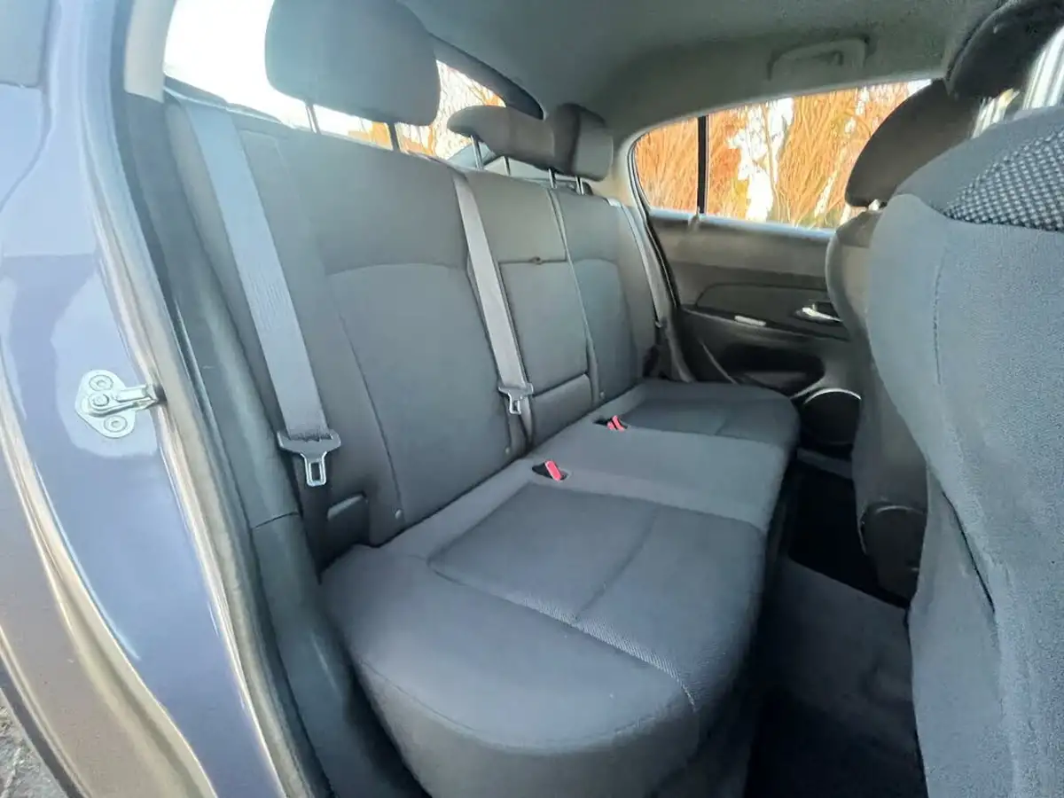2012-chevrolet-cruze-18-ltz-auto-big-27