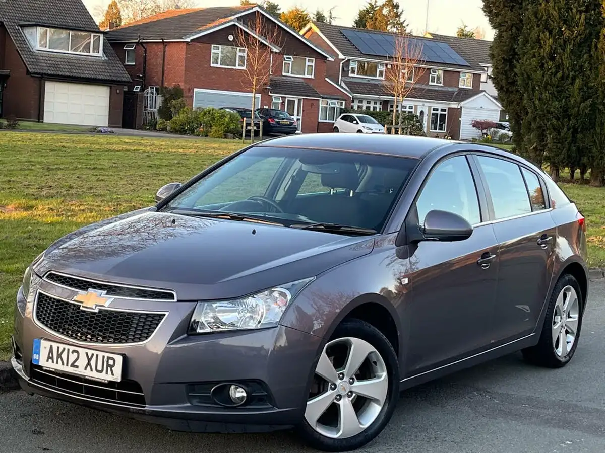 2012-chevrolet-cruze-18-ltz-auto-big-3