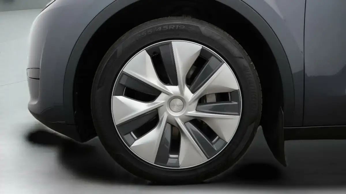 2023-tesla-model-y-e-rwd-big-18