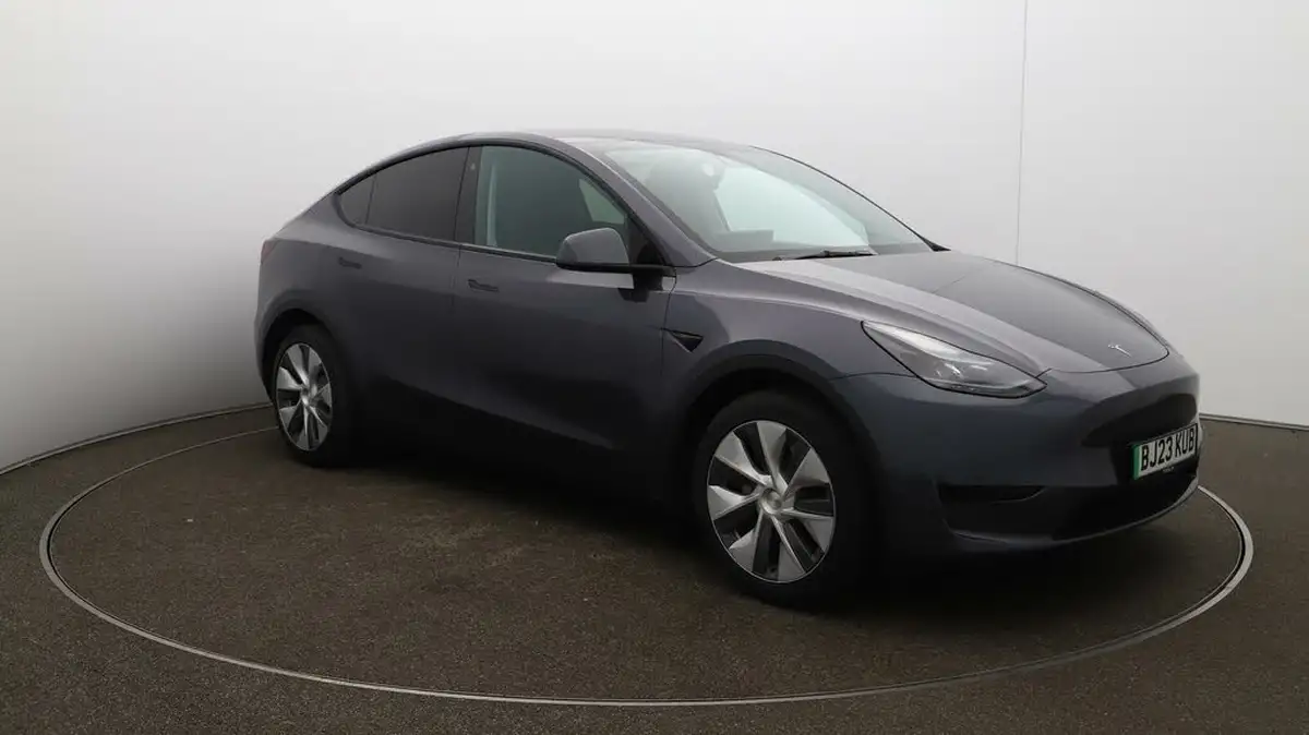 2023-tesla-model-y-e-rwd-big-35