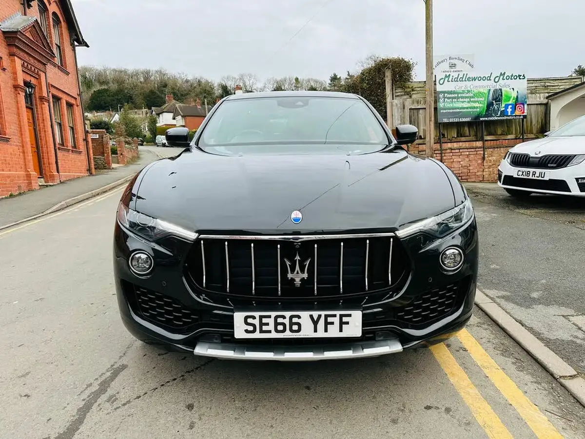 2016-maserati-levante-30td-big-3