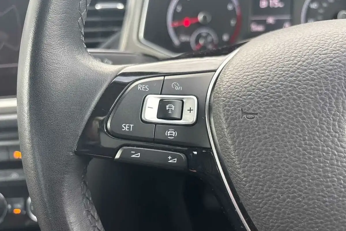 2020-volkswagen-t-roc-10-tsi-se-115ps-big-13