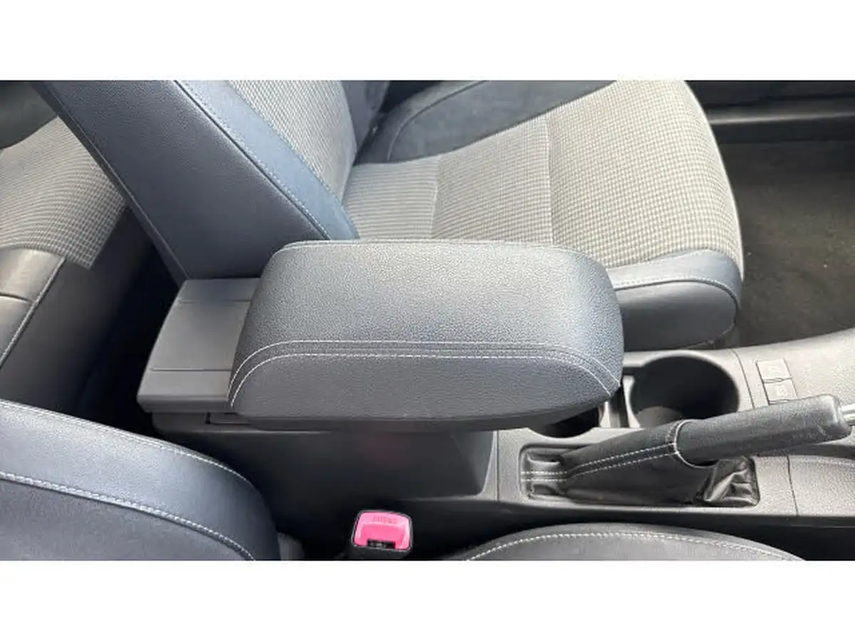 2015-toyota-auris-18-vvt-i-hsd-excel-hatchback-cvt-big-39