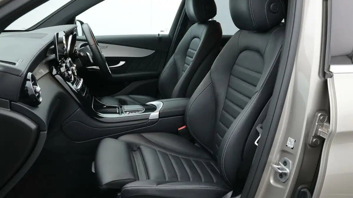 2022-mercedes-benz-glc-class-20d-glc220d-amg-line-195ps-station-wagon-5d-1950cc-4matic-plus-big-14
