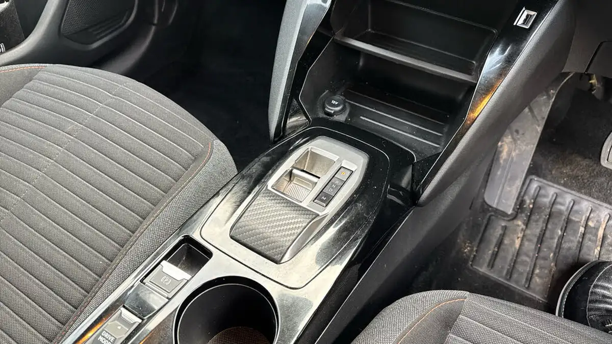 2023-peugeot-208-12-puretech-active-premium-100ps-eat8-big-19