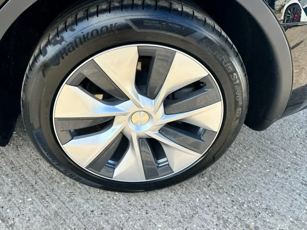 2023-tesla-model-y-e-long-range-big-2