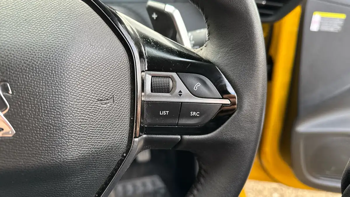 2023-peugeot-208-12-puretech-active-premium-100ps-eat8-big-23