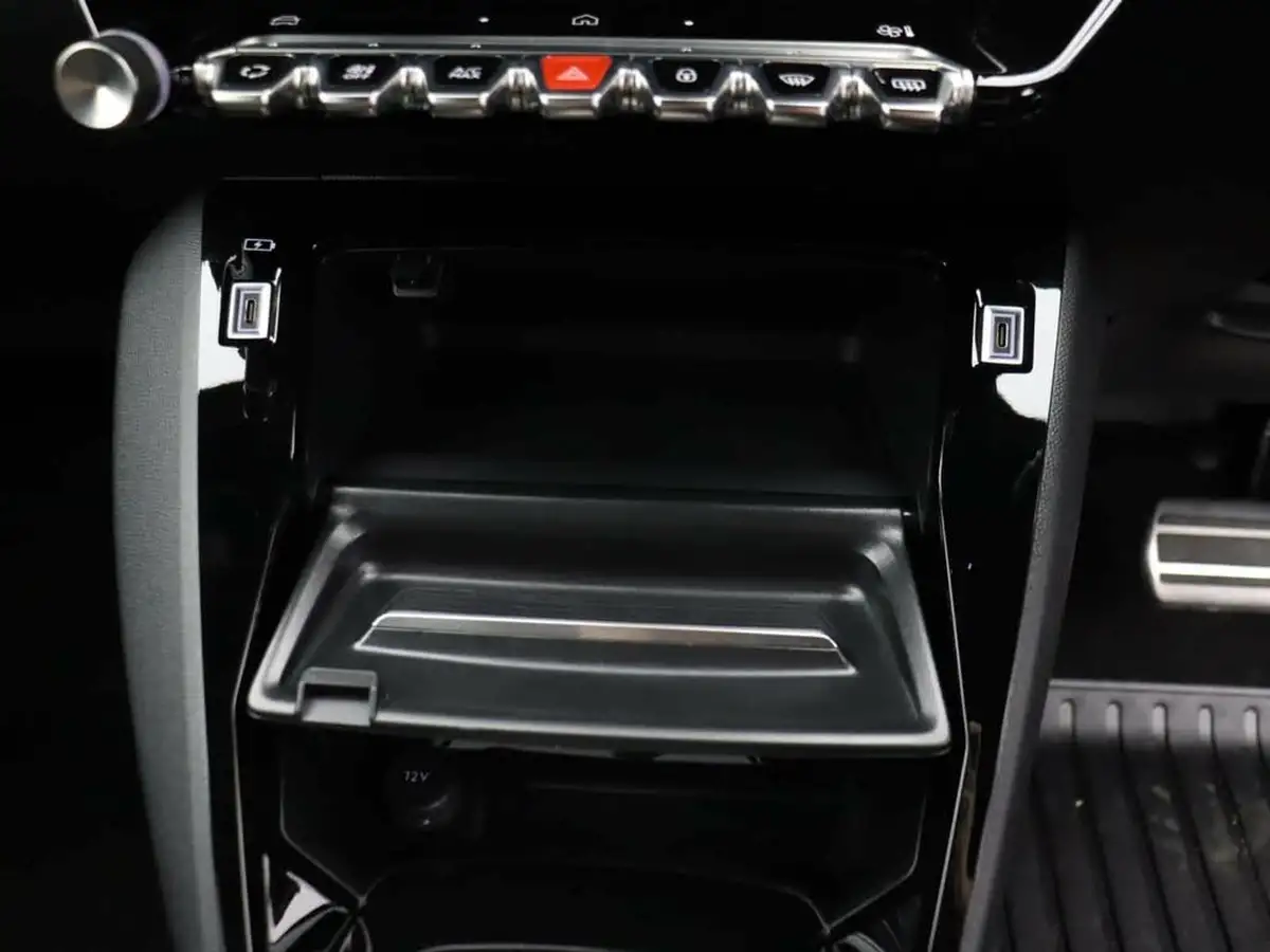 2024-peugeot-2008-suv-12-puretech-gt-130ps-eat8-big-34