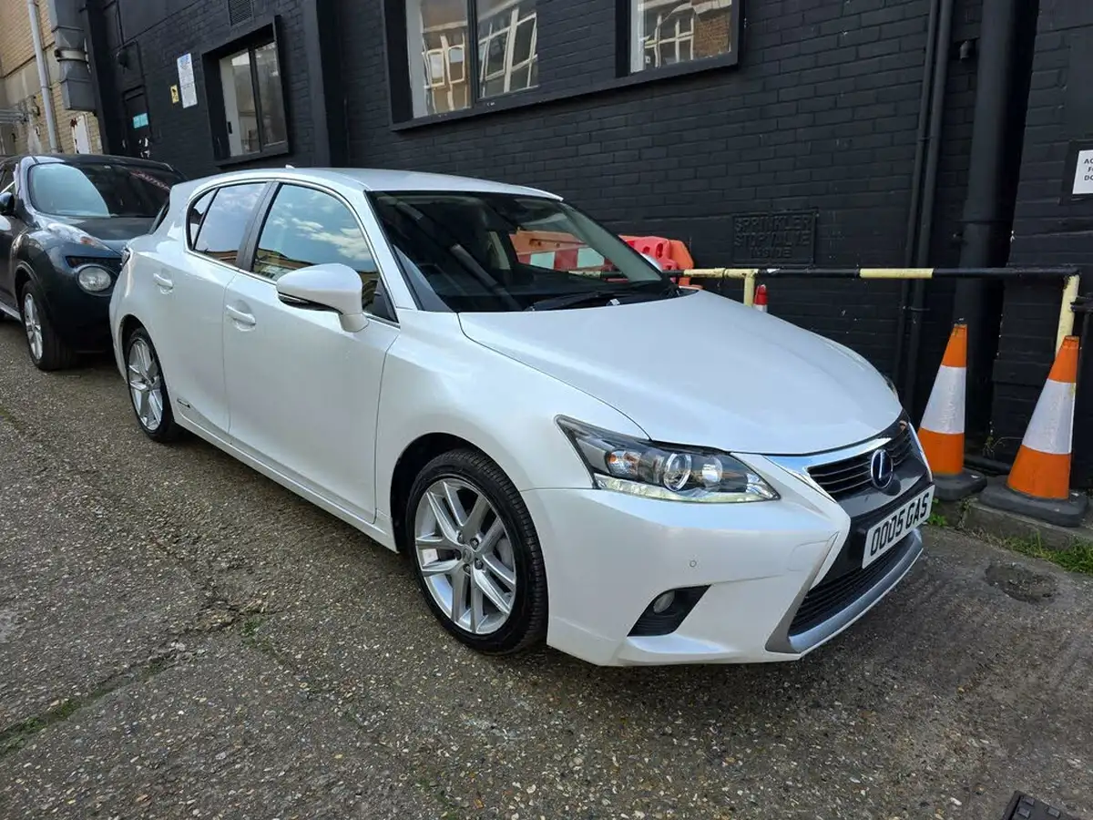 2015-lexus-ct-200h-18-advance-cvt-big-7