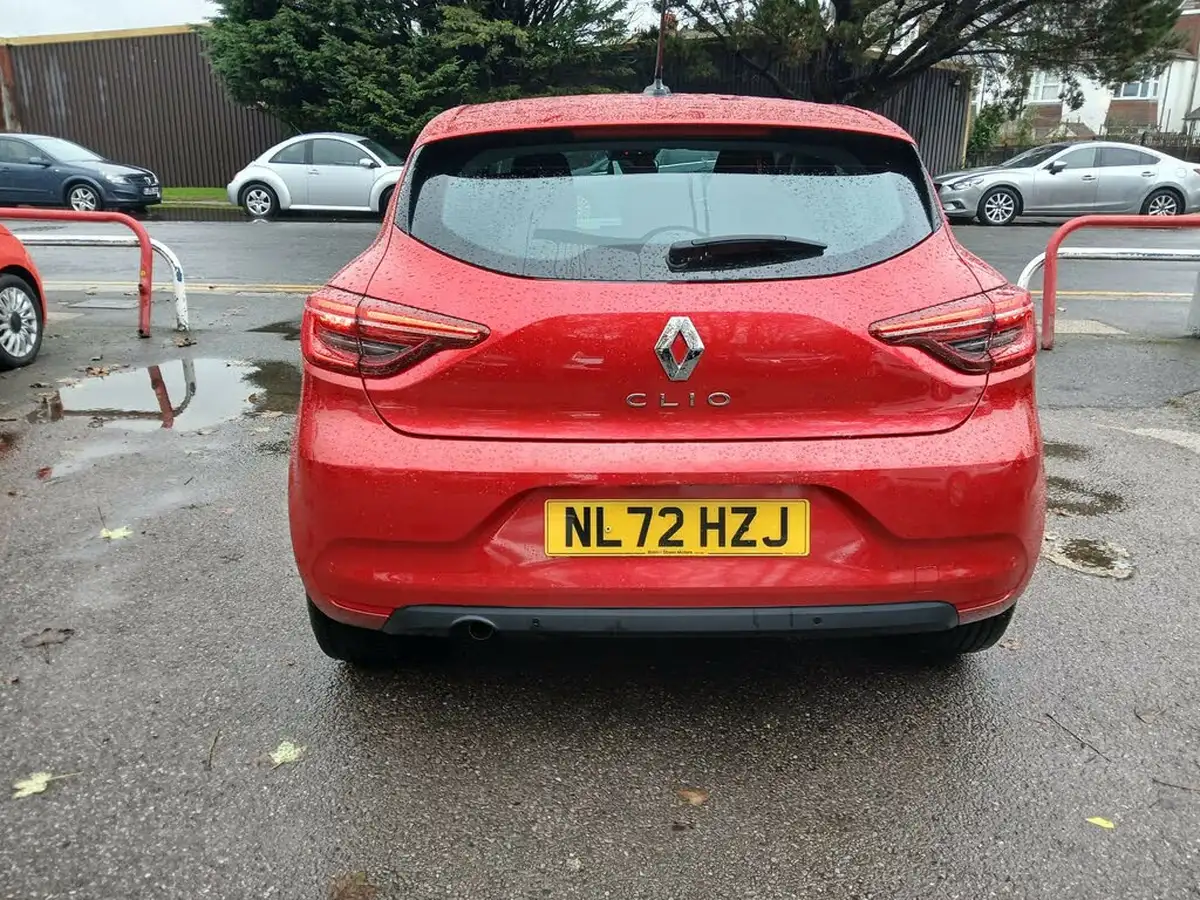 2022-renault-clio-10-tce-iconic-edition-big-3
