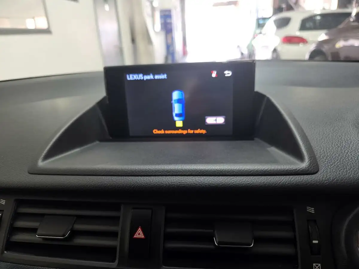 2015-lexus-ct-200h-18-advance-cvt-big-55