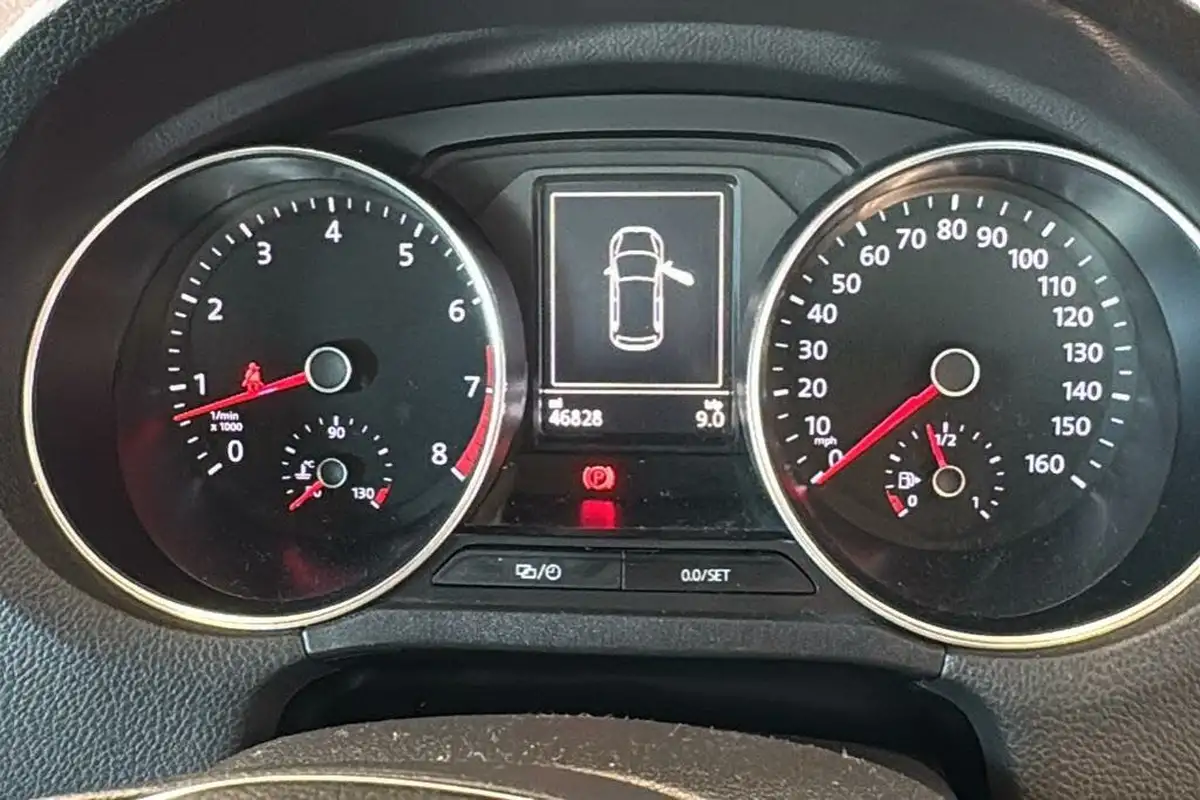 2015-volkswagen-polo-12-tsi-se-5d-big-21