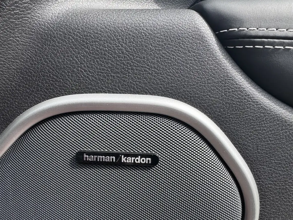 2017-jeep-grand-cherokee-64-hemi-srt-big-25