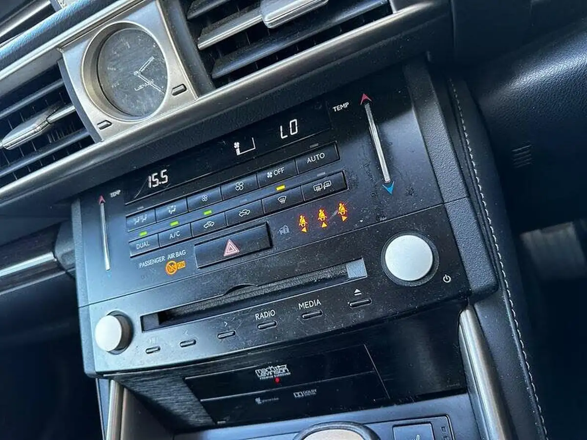 2014-lexus-is-300h-25-premier-big-11