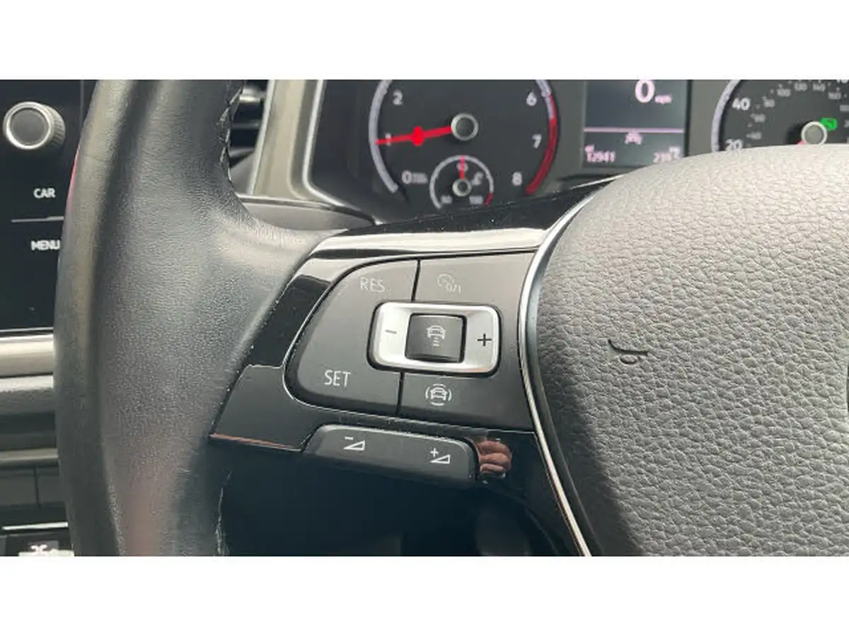 2020-volkswagen-t-roc-15-tsi-se-dsg-big-16