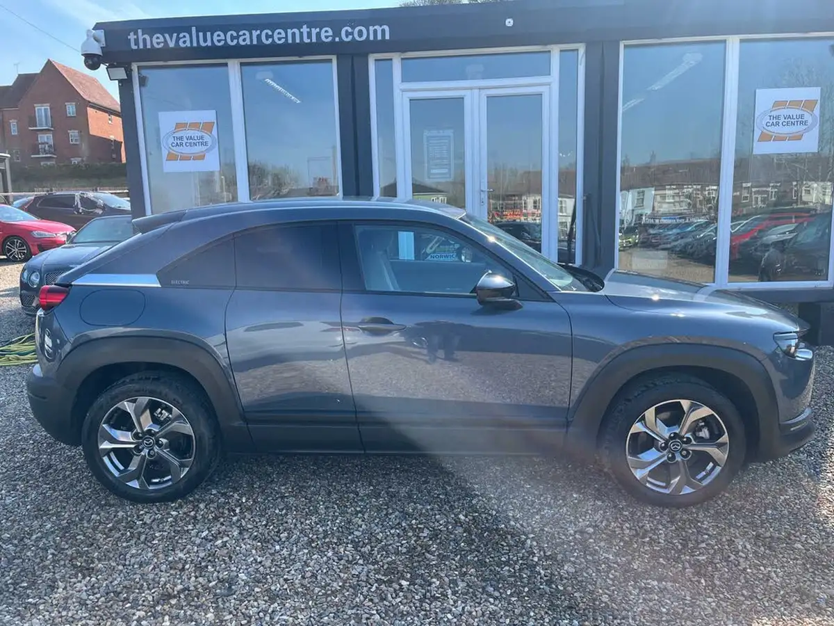 2021-mazda-mx-30-e-first-edition-big-2