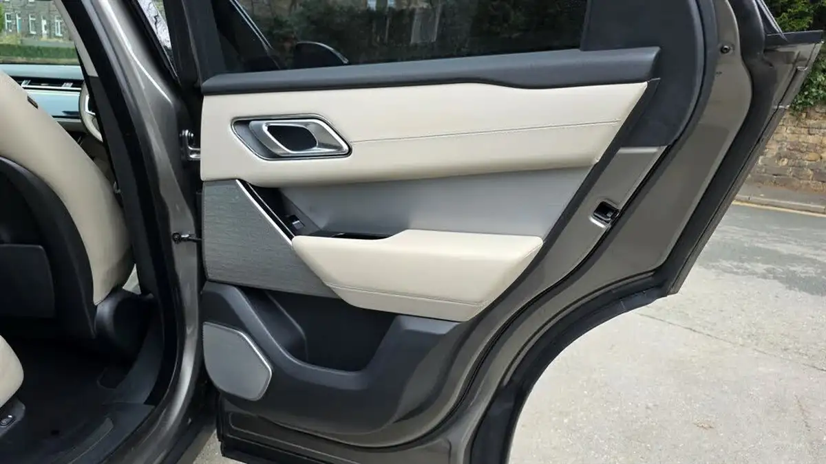 2021-land-rover-range-rover-velar-30-d300-r-dynamic-hse-big-18