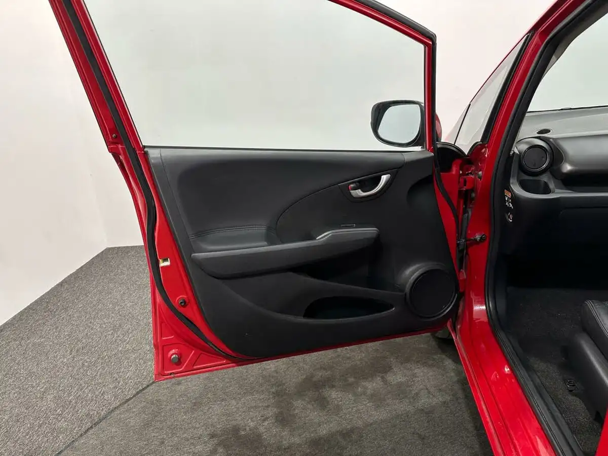 2015-honda-jazz-13-hx-big-29