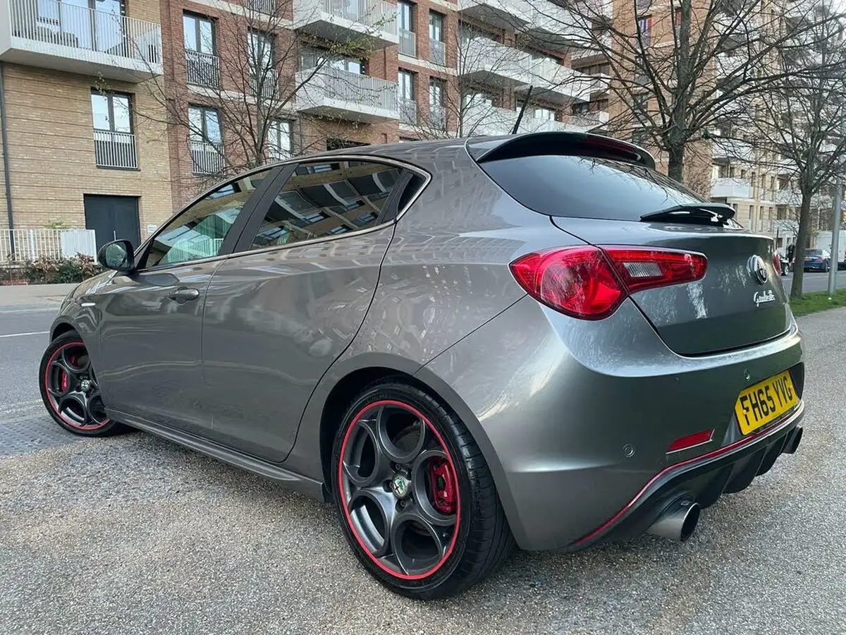 2016-alfa-romeo-giulietta-17-quadrifoglio-verde-big-17