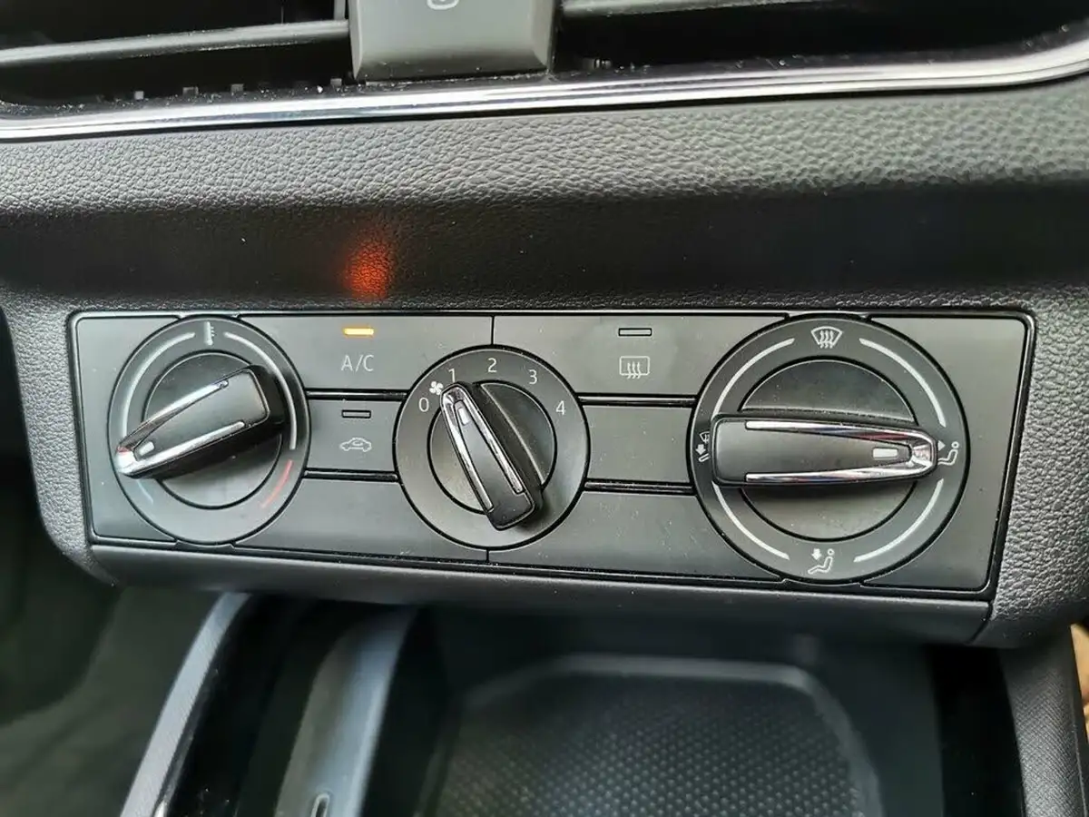2020-skoda-kamiq-15-tsi-monte-carlo-dsg-big-49