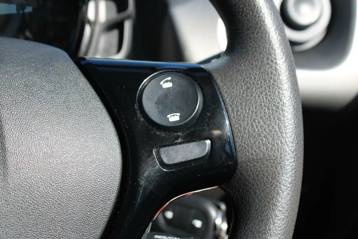 2016-citroen-c1-12-puretech-feel-81ps-5d-big-22