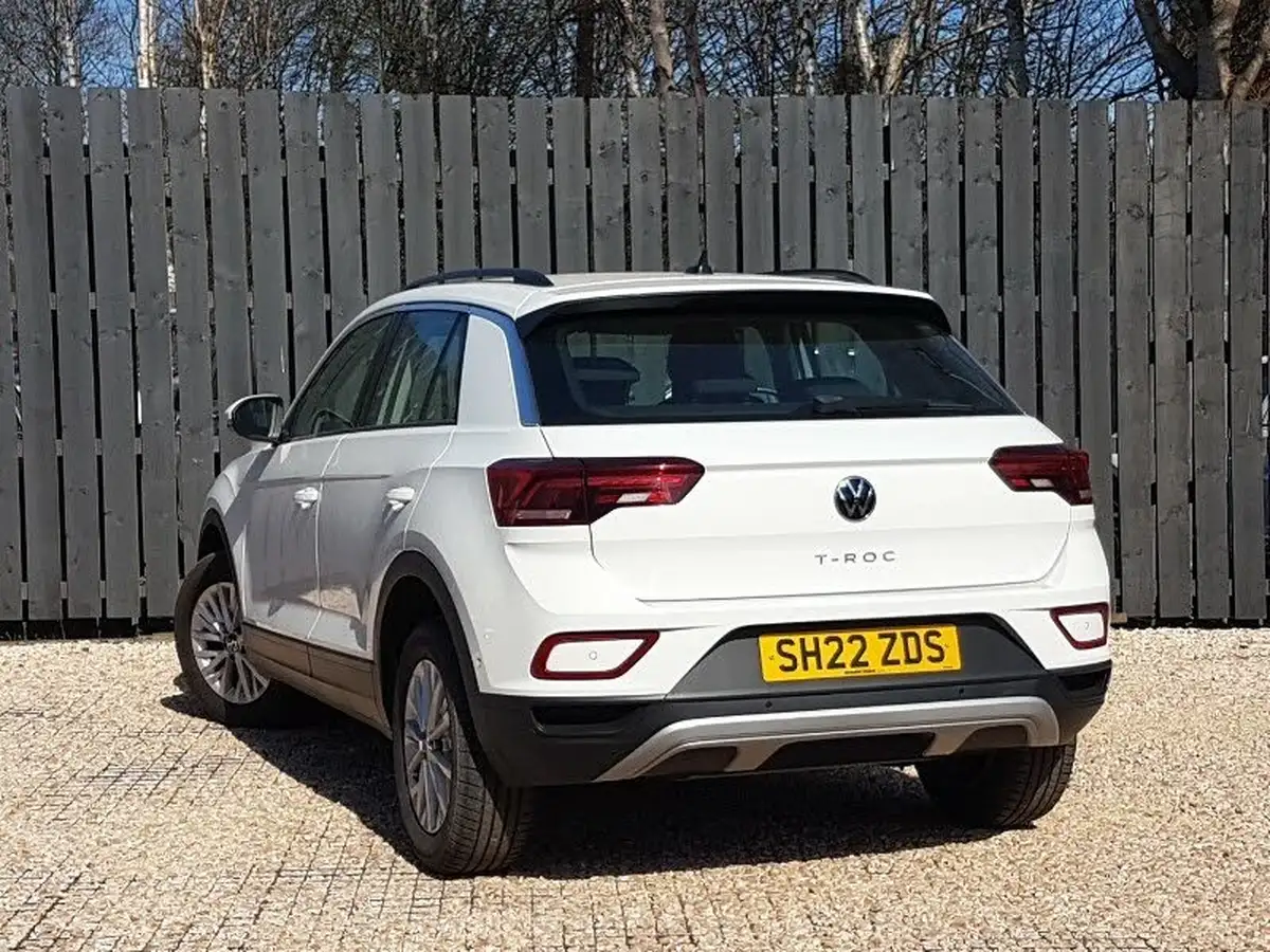 2022-volkswagen-t-roc-10-tsi-life-big-1