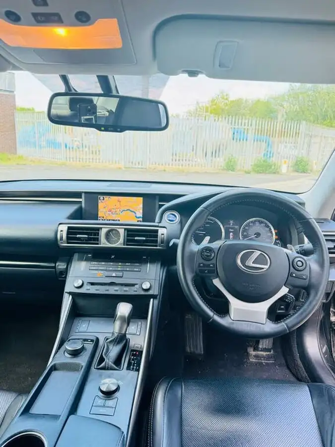 2014-lexus-is-300h-25-executive-edition-big-18