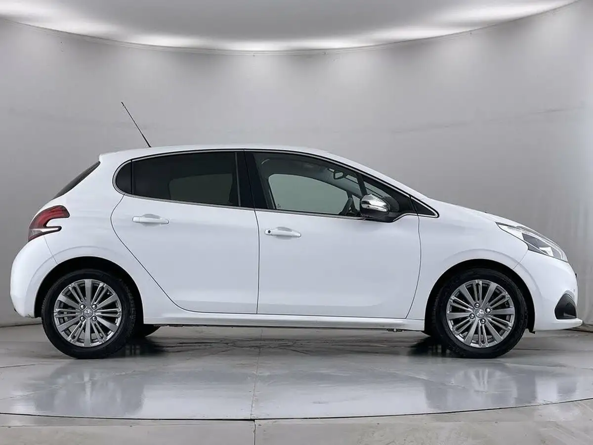 2017-peugeot-208-16bluehdi-allure-100bhp-5d-big-14