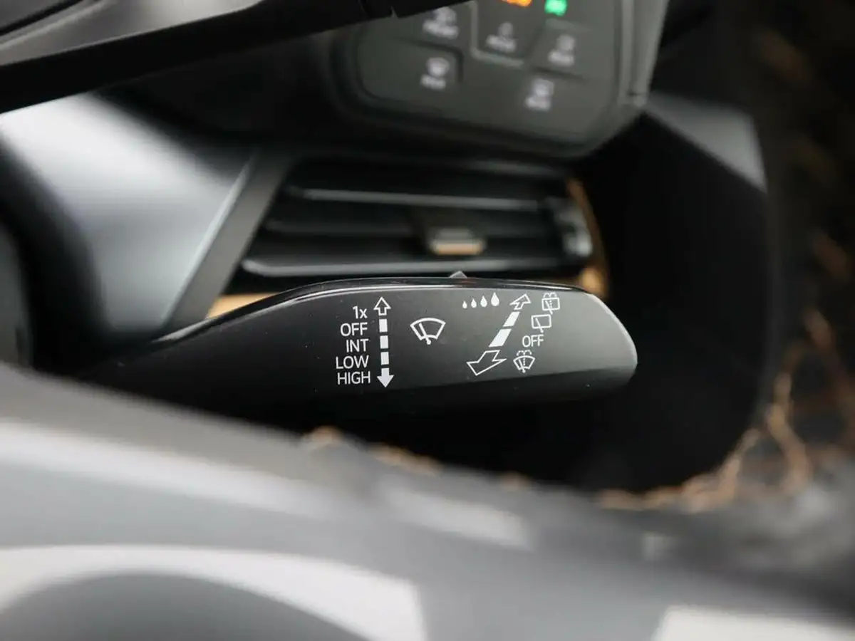 2023-cupra-born-e-v2-204ps-58kwh-big-21