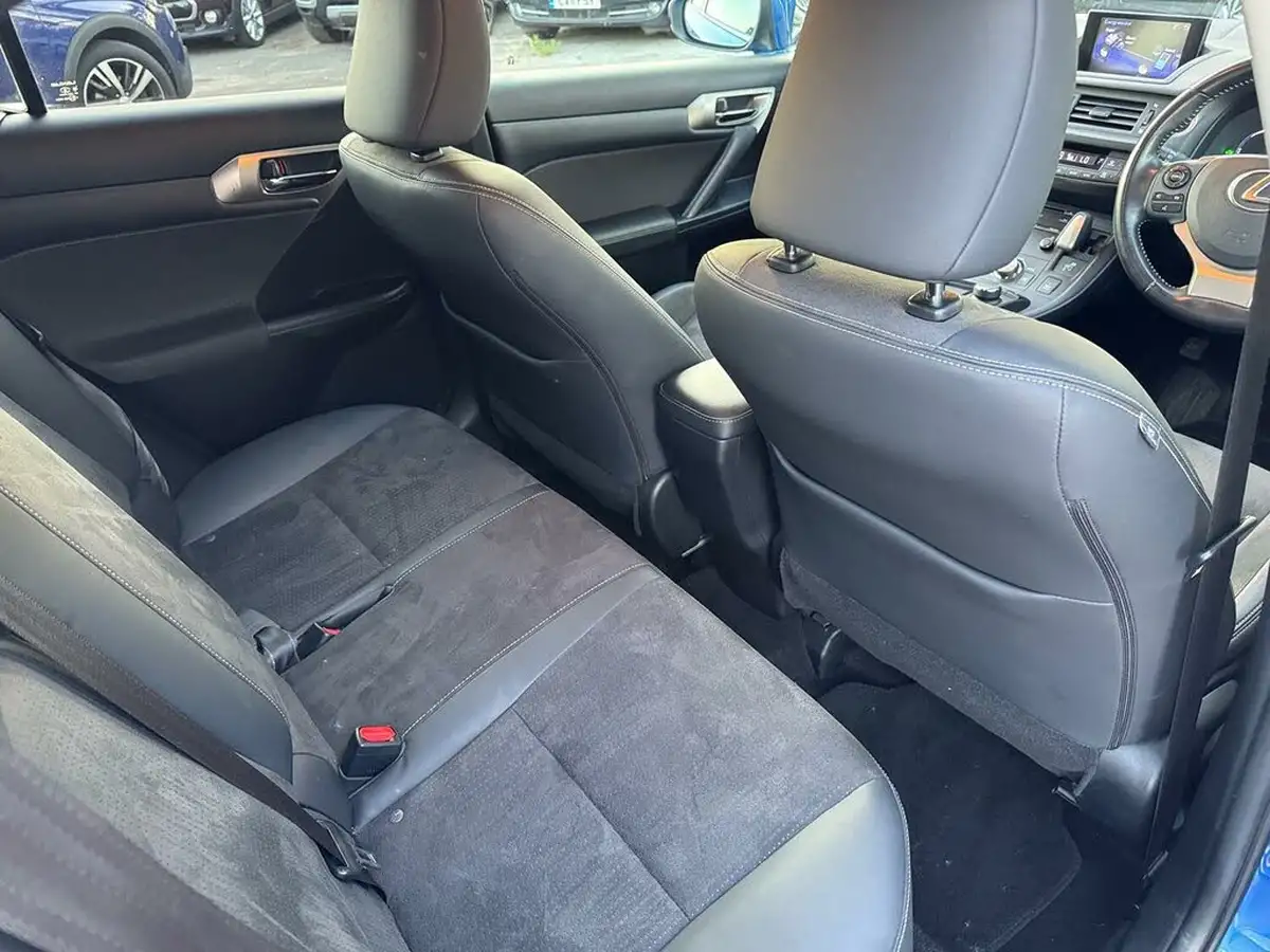 2017-lexus-ct-200h-18-luxury-big-12