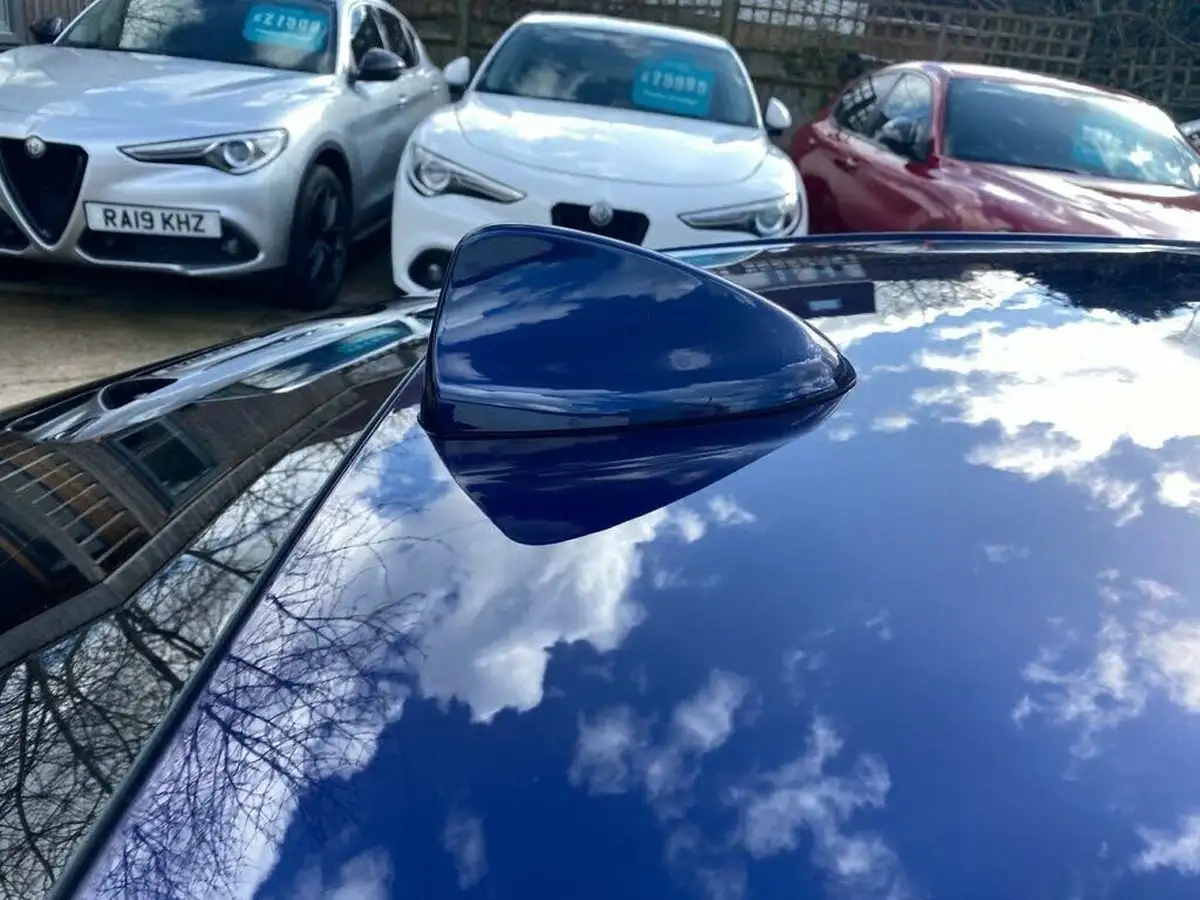 2019-alfa-romeo-giulia-20-veloce-big-34