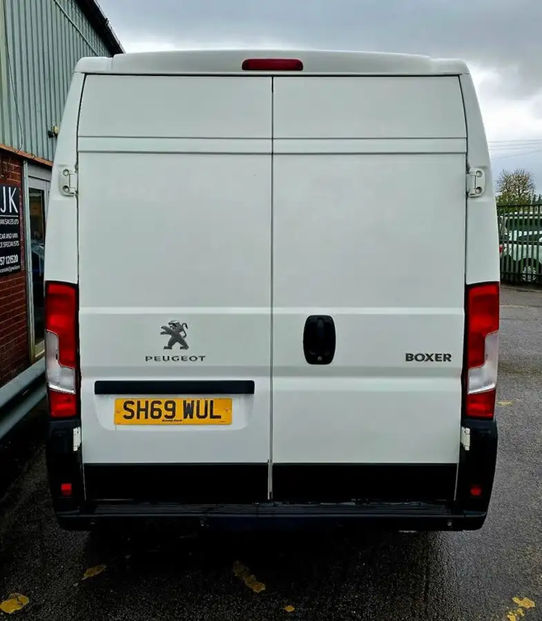 2019-peugeot-boxer-20-bluehdi-professional-335-l2h2-big-7