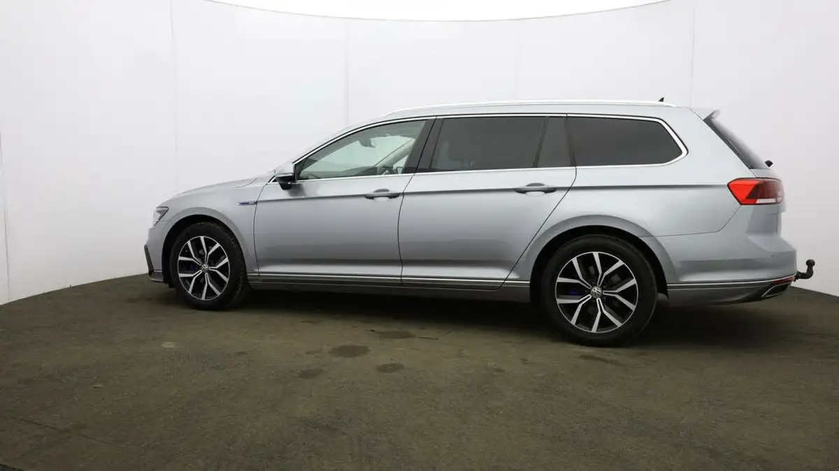 2020-volkswagen-passat-14-tsi-gte-estate-5d-big-57