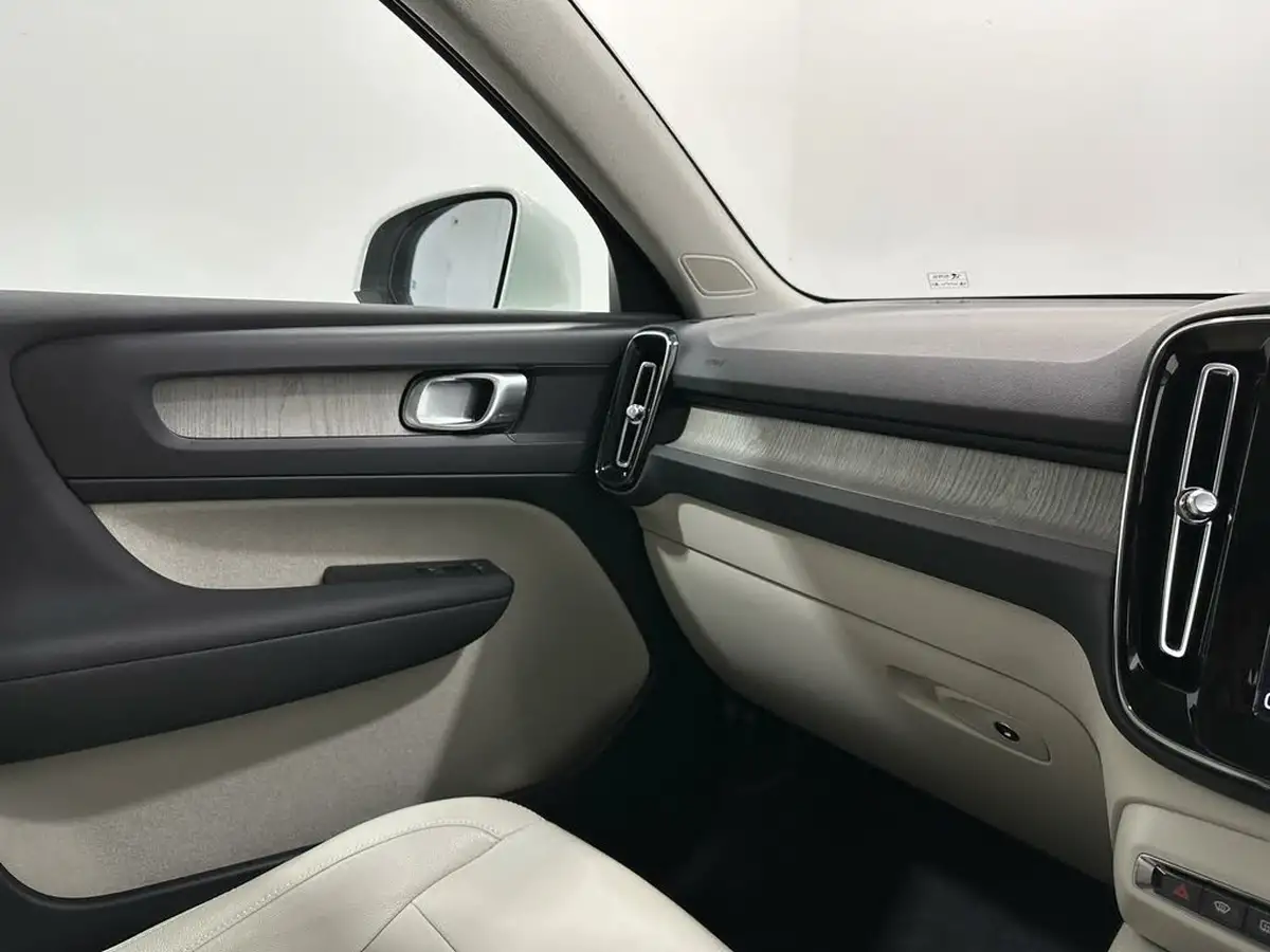 2019-volvo-xc40-20td-d3-inscription-big-20