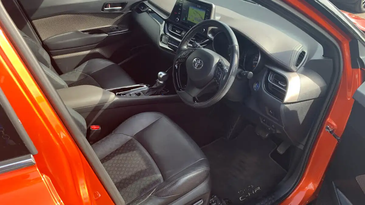 2020-toyota-c-hr-20-vvt-i-orange-edition-big-10