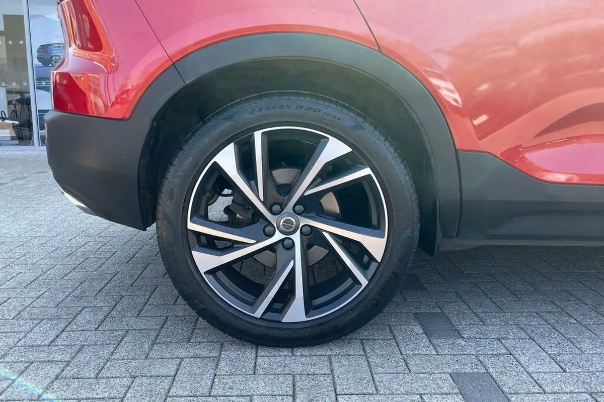 2020-volvo-xc40-20-t4-r-design-pro-big-12