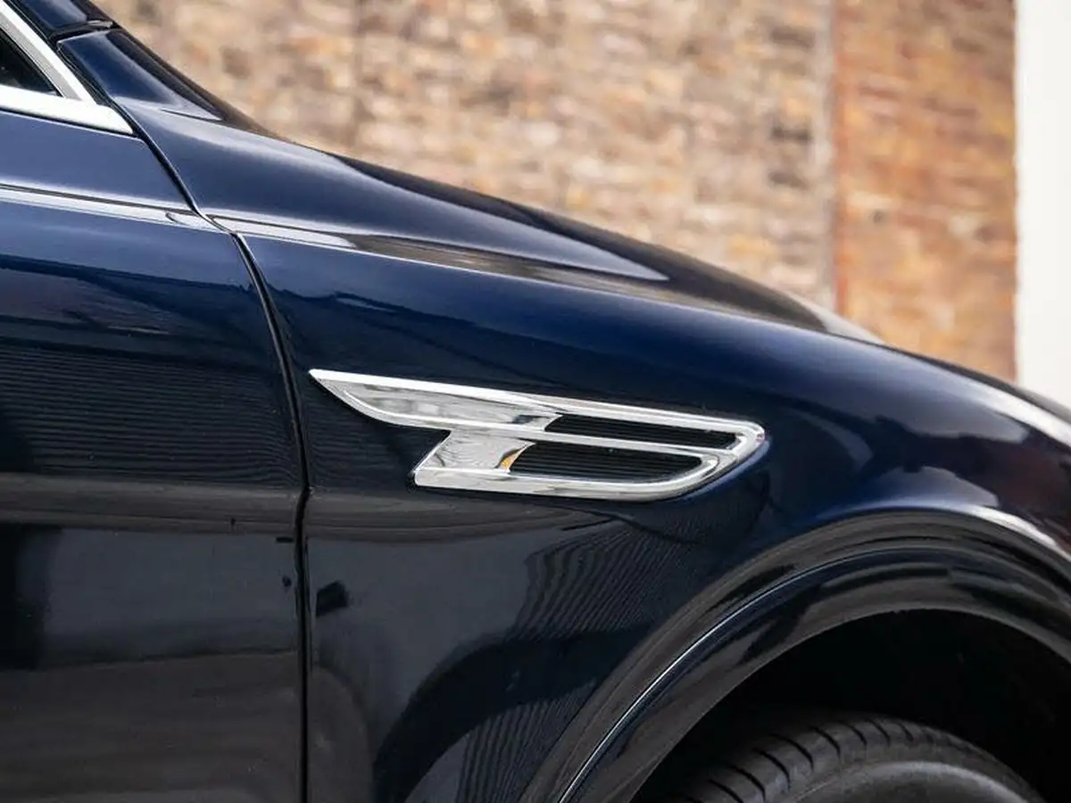 2024-bentley-bentayga-40-v8-extended-wheelbase-azure-big-47