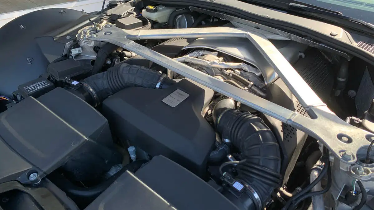 2019-aston-martin-vantage-40-v8-vantage-big-29