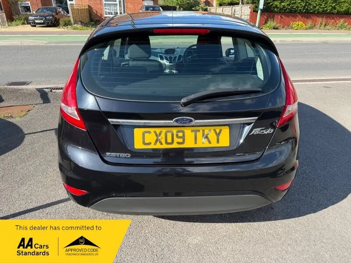 2009-ford-fiesta-14-zetec-3d-big-2