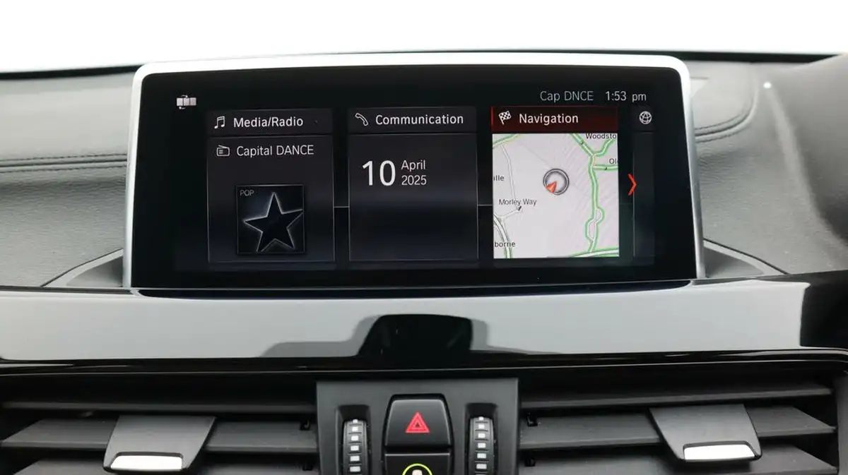 2021-bmw-x1-15-sdrive18i-xline-big-11