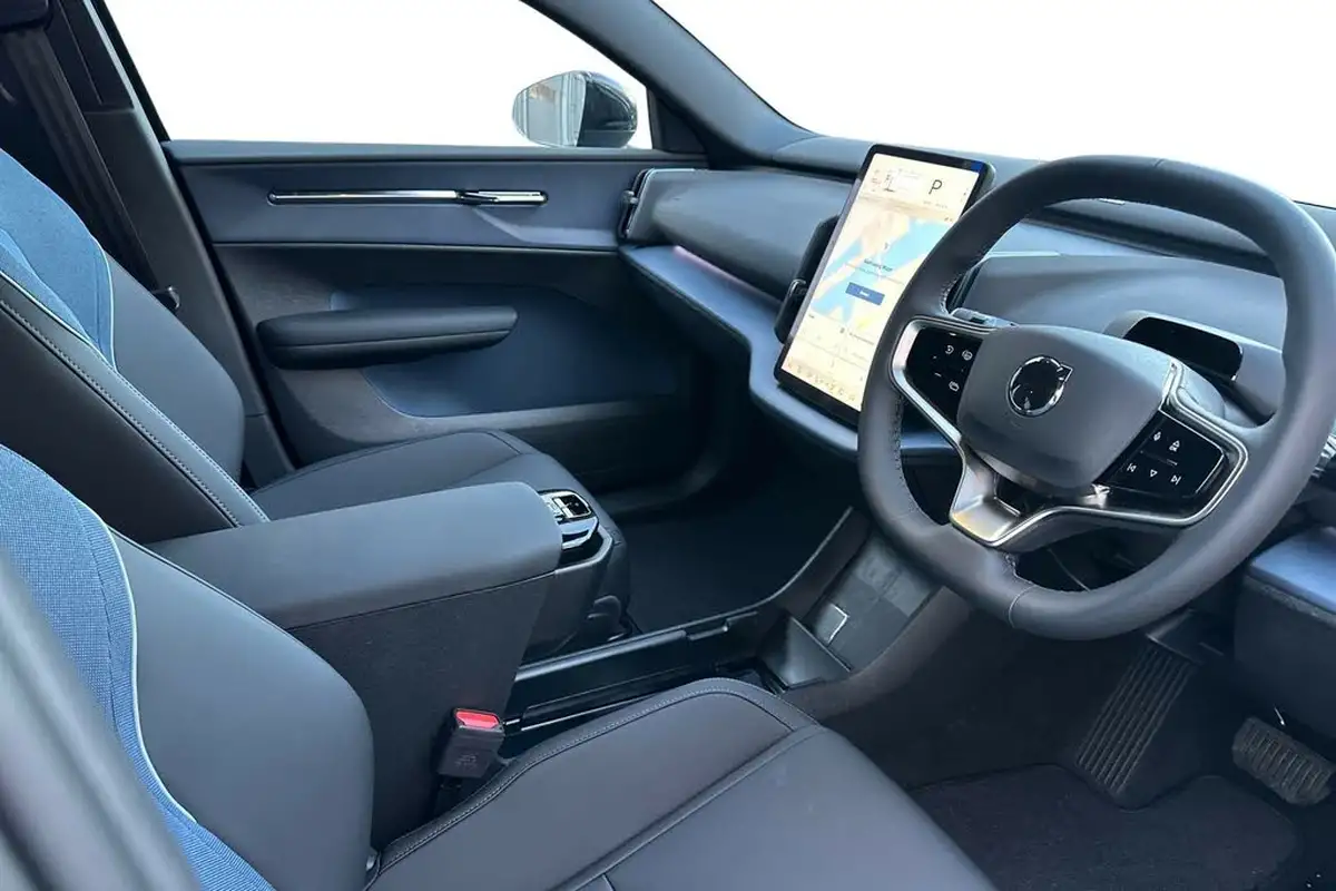 2024-volvo-ex30-e-single-motor-plus-extended-range-big-9