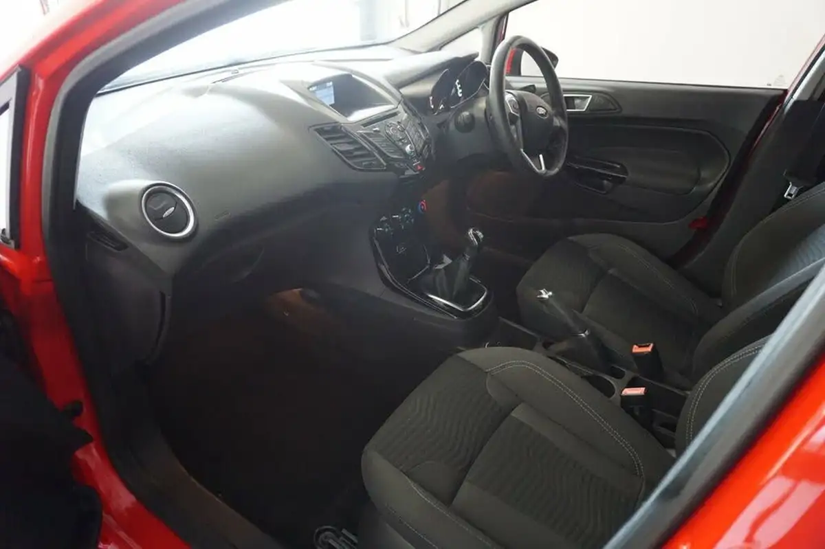 2017-ford-fiesta-10t-zetec-100ps-ecoboost-ss-5d-big-17