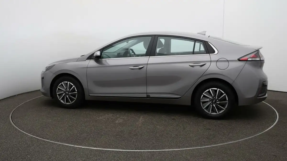 2022-hyundai-ioniq-e-premium-electric-big-52
